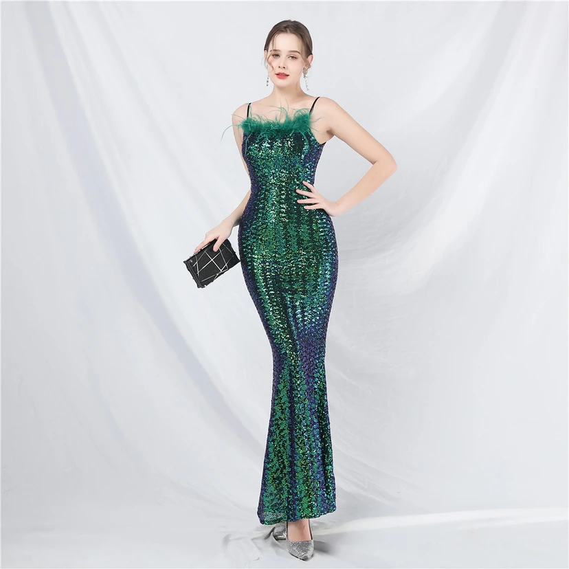 Robe de soirée de luxe ornée de plumes d'autruche et de sequins, idéale pour un banquet. view 37