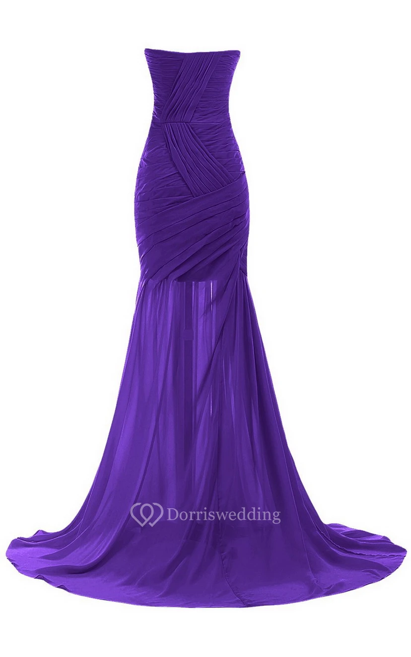 Vestido de novia con escote corazón, cola larga, fruncido y abalorios. view 25