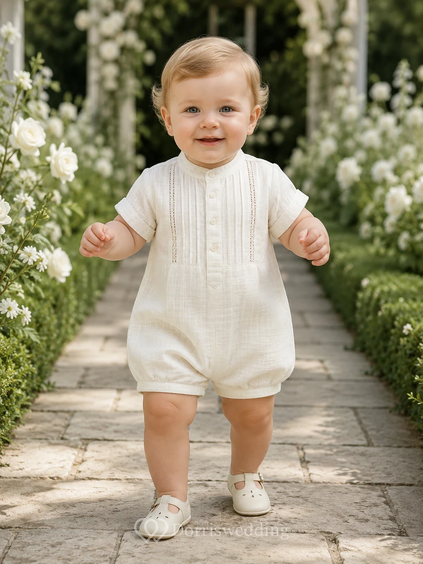 Lässiger elfenbeinfarbener Leinen-Baby-Tauf-Strampler mit kurzen Ärmeln und Abnähern
