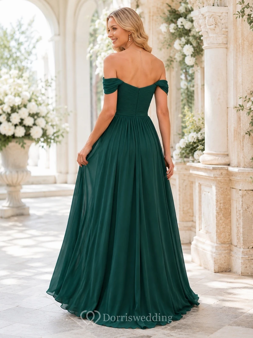 Robe de soirée formelle vert foncé en mousseline, épaules dénudées, coupe trapèze, fente au sol view 2