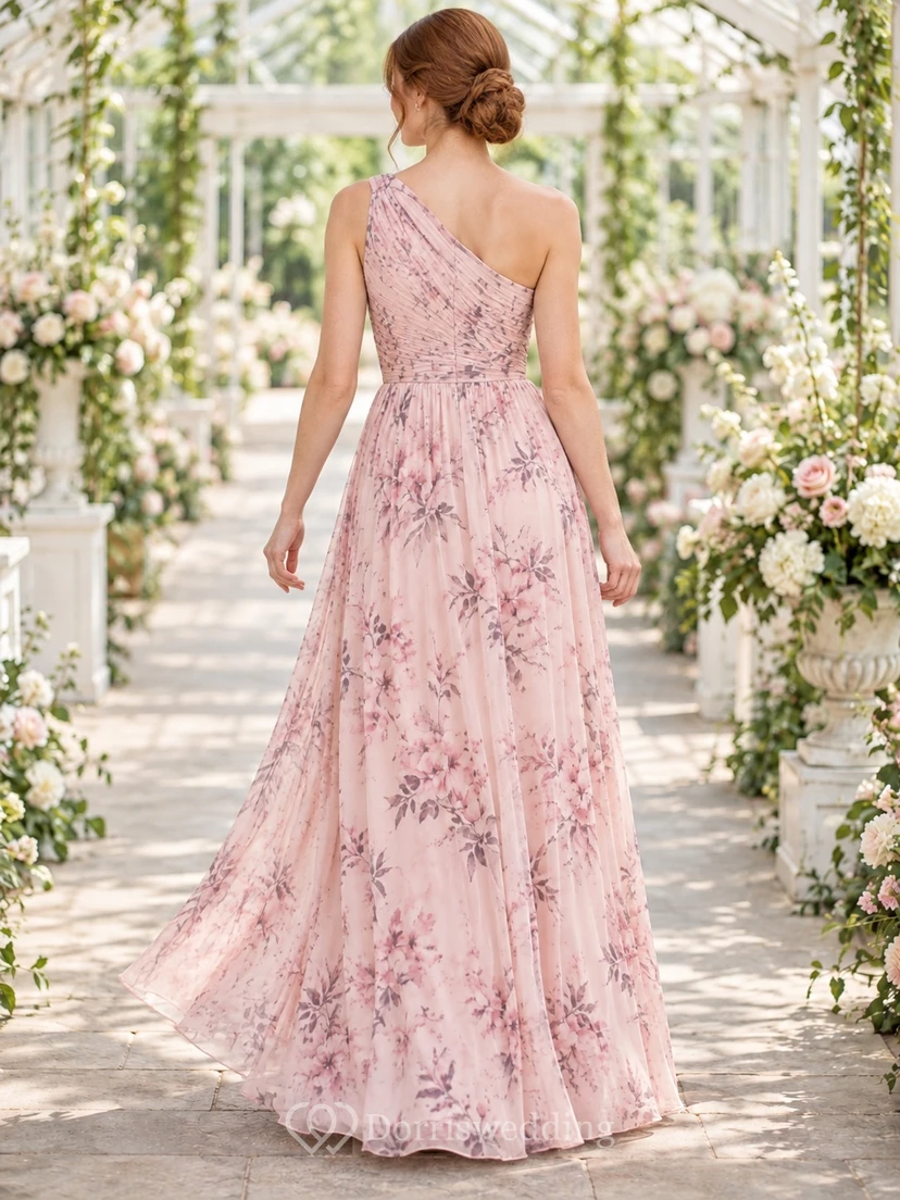Vestido de dama de honor de gasa rosa rubor con estampado floral, un solo hombro, drapeado y largo hasta el suelo, corte en A. view 2