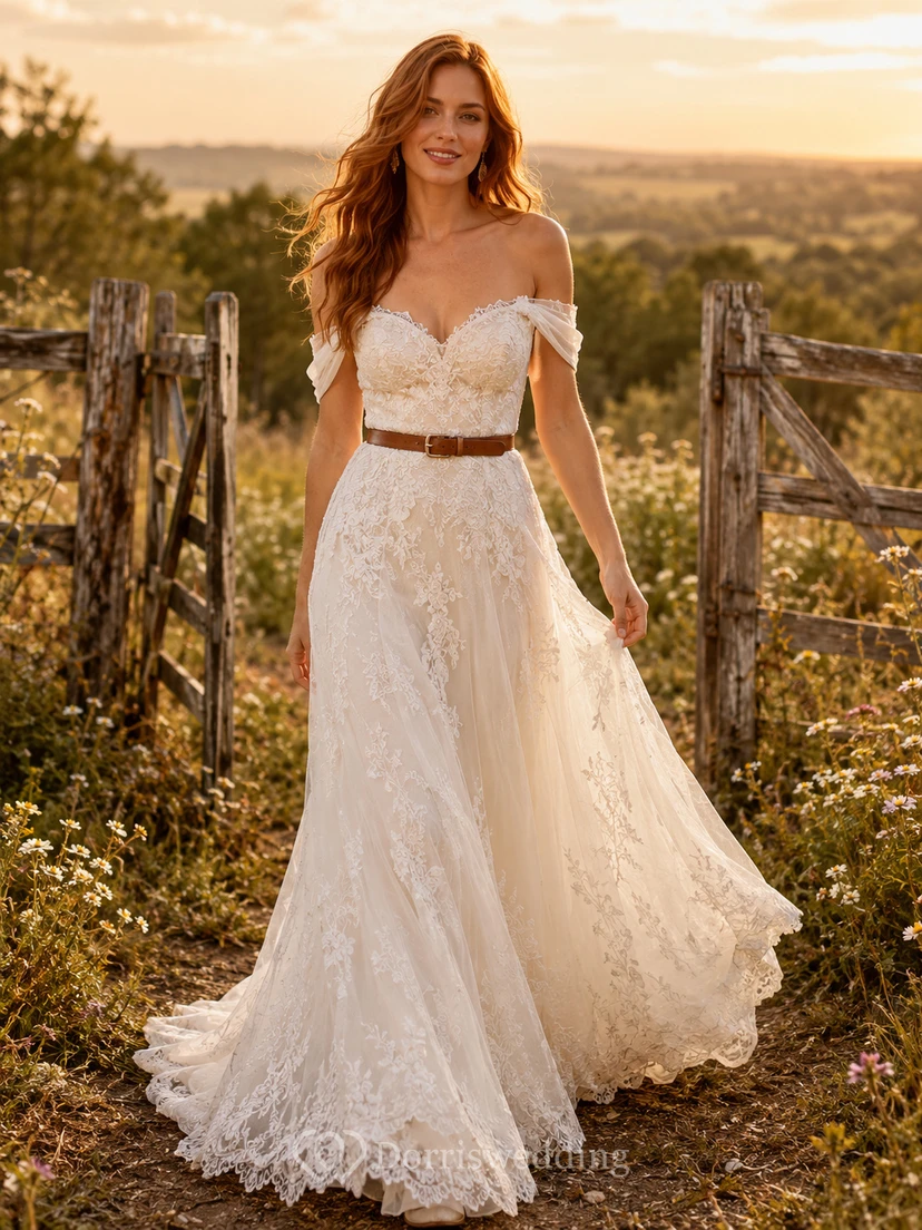 Robe de mariée champêtre en tulle et dentelle, coupe trapèze, épaules dénudées, traîne, dos corset lacé
