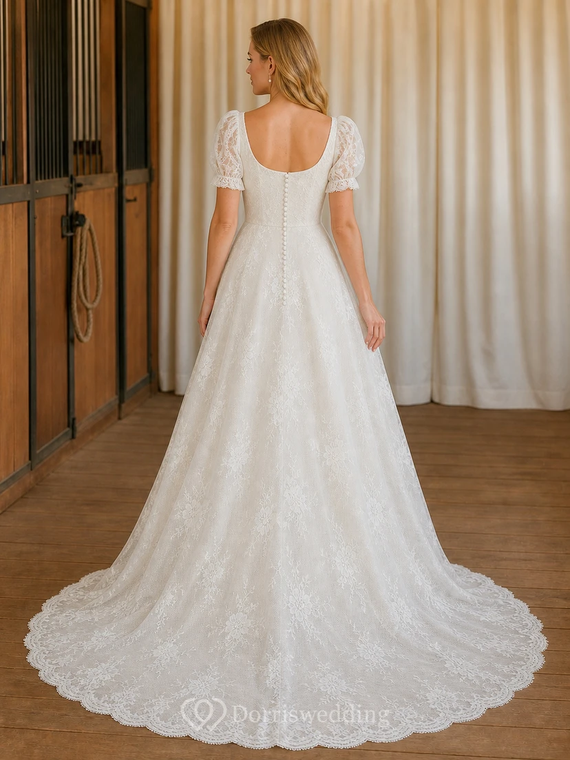 Vestido de novia romántico de corte A con escote cuadrado y mangas abullonadas, estilo catedral y encaje. view 2
