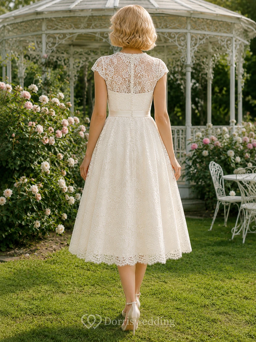 Vestido de novia de encaje vintage económico con mangas cortas y largo hasta la rodilla, estilo jardín. view 2