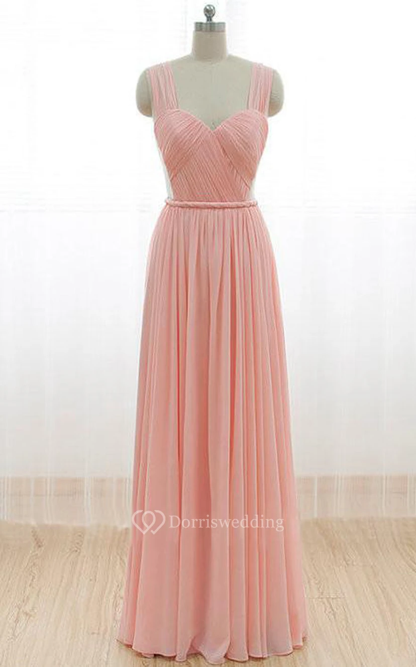 Vestido largo de gasa con tirantes, pliegues y espalda en V.