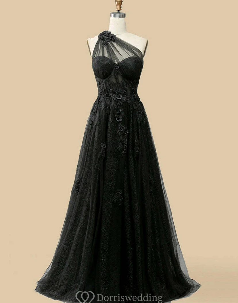Espectacular vestido negro de tul brillante con escote corazón y abertura. view 5