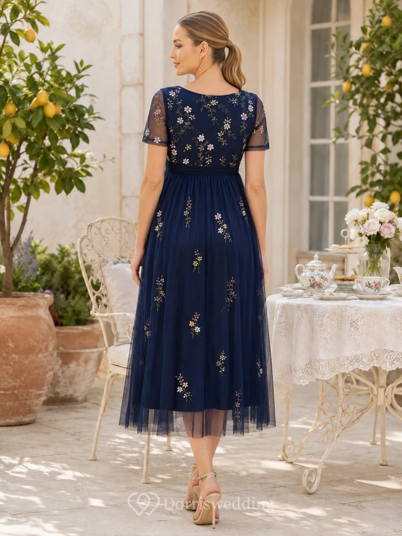 Umstandskleid aus Spitze mit Blumenmuster, eckigem Ausschnitt, kurzen Ärmeln und Empire-Stil, in Tintenblau, mit Blumenmuster, Empire-Stil, mit kurzen Ärmeln und Empire-Muster view 2