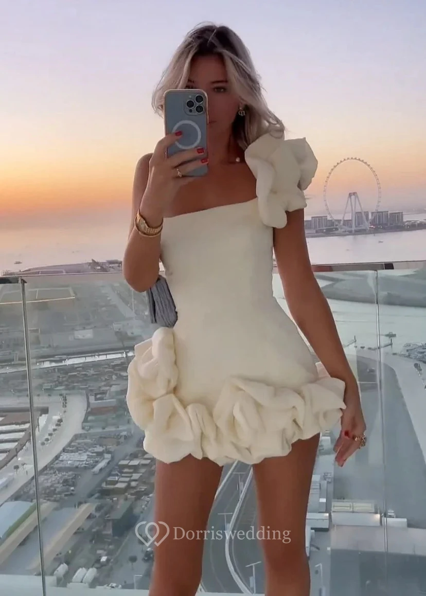 Robe crème asymétrique à volants
