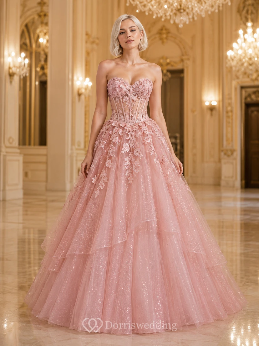 Abendkleid aus rosafarbenem Tüll mit Spitzenapplikationen