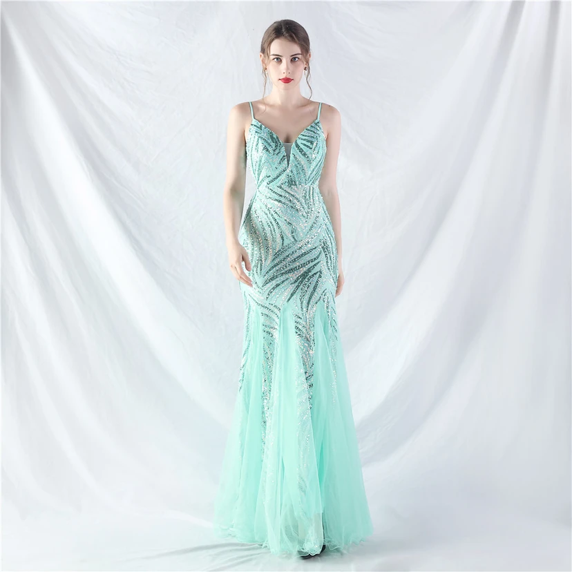Paillettenbesetztes Abendkleid aus Netzstoff und Trägern view 46