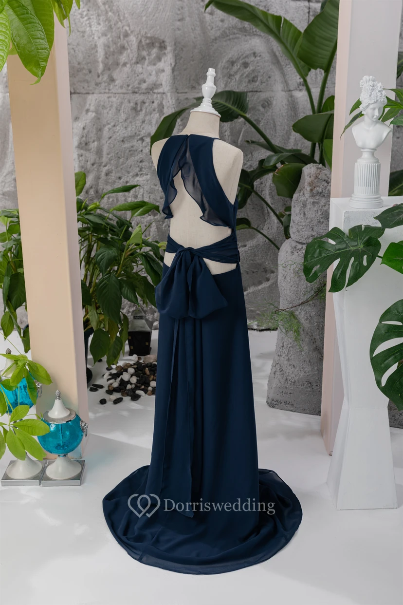 Einfaches, dunkelblaues Chiffon-Blumenmädchenkleid mit Spaghettiträgern und seitlicher Drapierung view 9