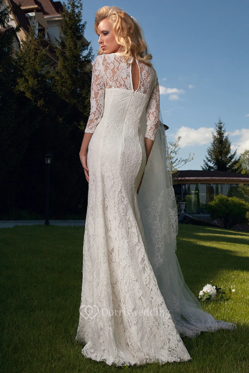 Vestido de novia modesto de corte recto con mangas 3-4, apliques, escote redondo y encaje. view 2