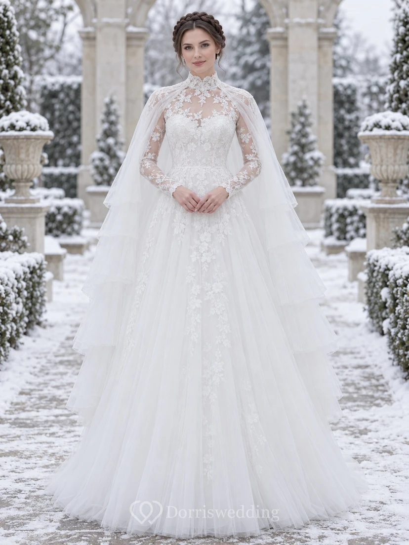 Vestido de novia de corte A con cuello alto, manga larga, encaje floral y capas escalonadas, ideal para invierno.