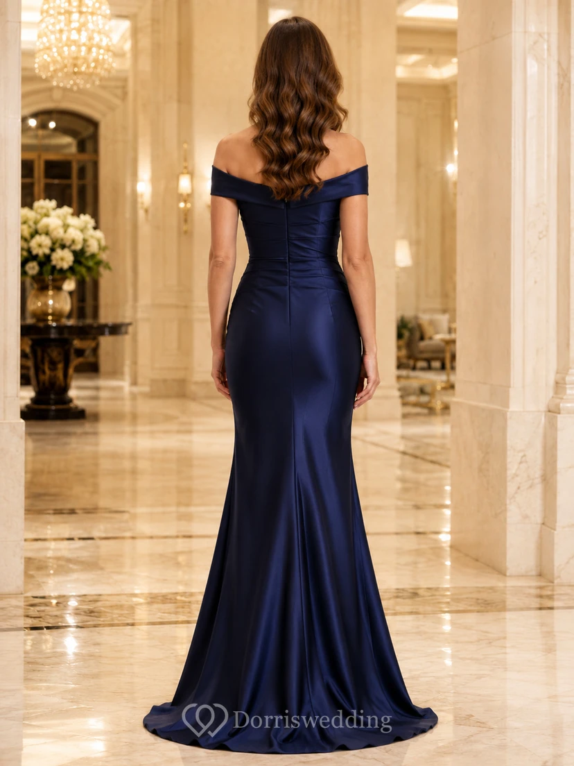 Dunkelblaues schulterfreies Meerjungfrauenkleid aus Satin mit Schlitz view 2