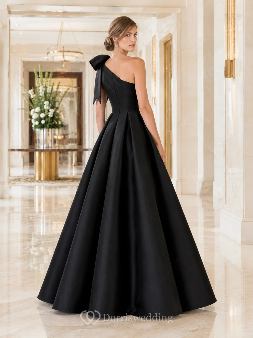 Schwarzes, schulterfreies Ballkleid aus Satin mit Schleife, bodenlang, formell, für den Abschlussball view 2
