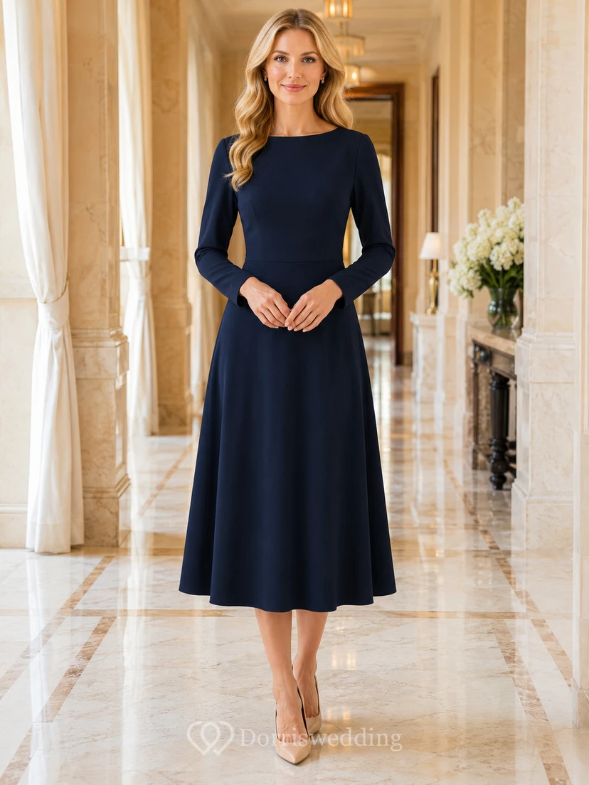 Robe bleu marine à manches longues, coupe bateau et longueur thé.