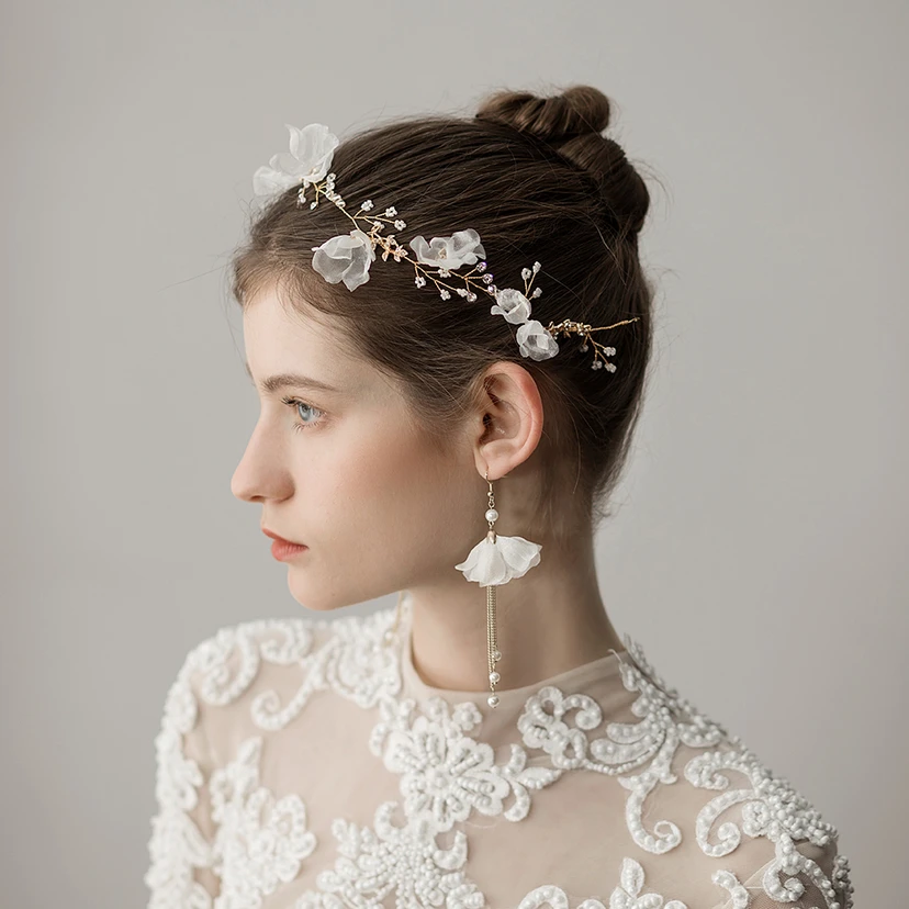 Korean Style Fresh Bridal Headbands and Earrings with Flowers view 2