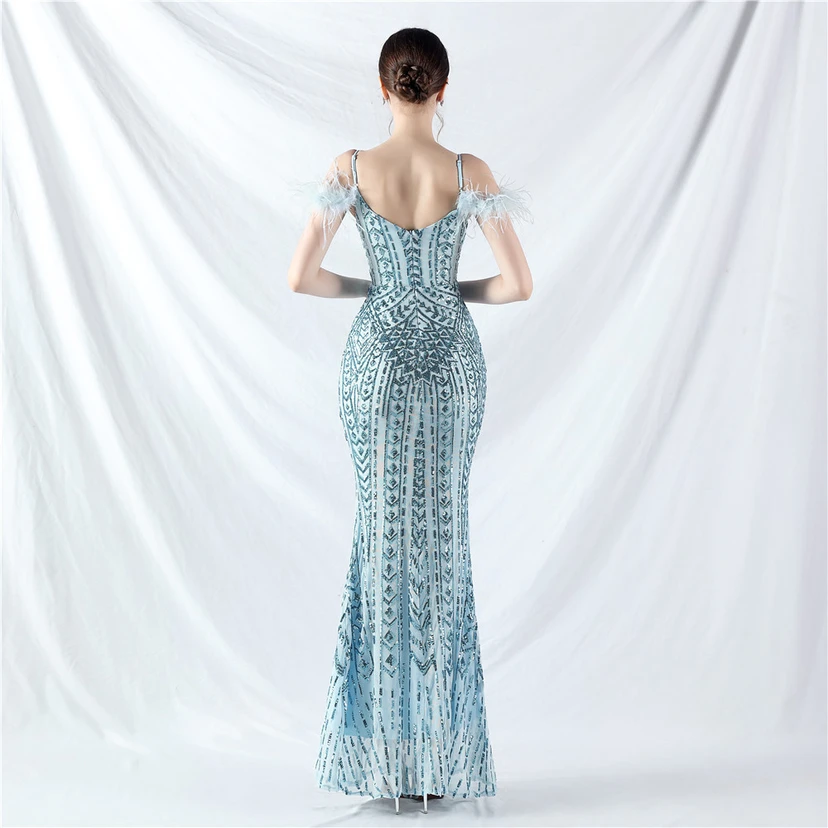 Robe de soirée haut de gamme ornée de perles florales et de plumes d'autruche. view 6