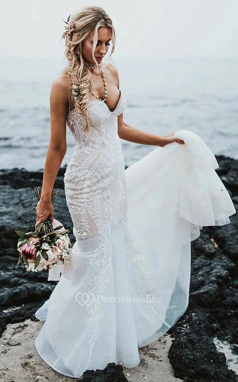 Robe de mariée sirène fourreau à encolure cœur et applications, traîne balayée, style plage