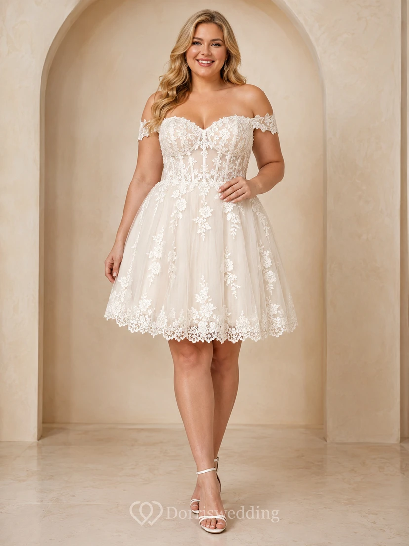 Vestido de novia corto de talla grande con escote corazón, encaje y tul, ideal para bodas al aire libre.