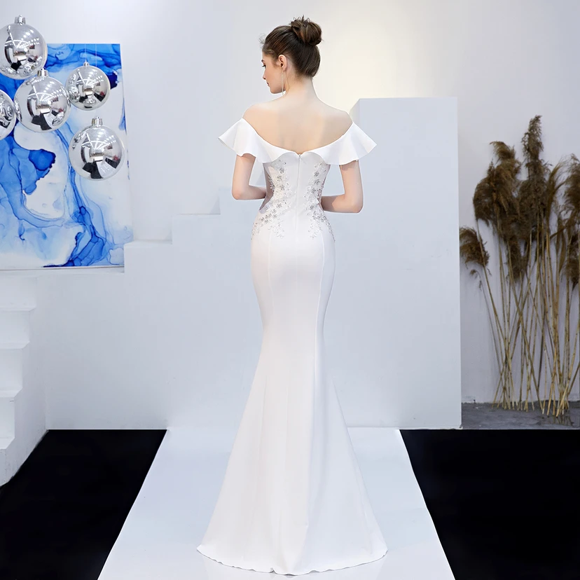 Robe de mariée longue rouge asymétrique à une épaule, coupe sirène, idéale pour un banquet ou une soirée de mariage. view 2