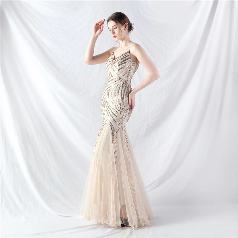 Paillettenbesetztes Abendkleid aus Netzstoff und Trägern view 65