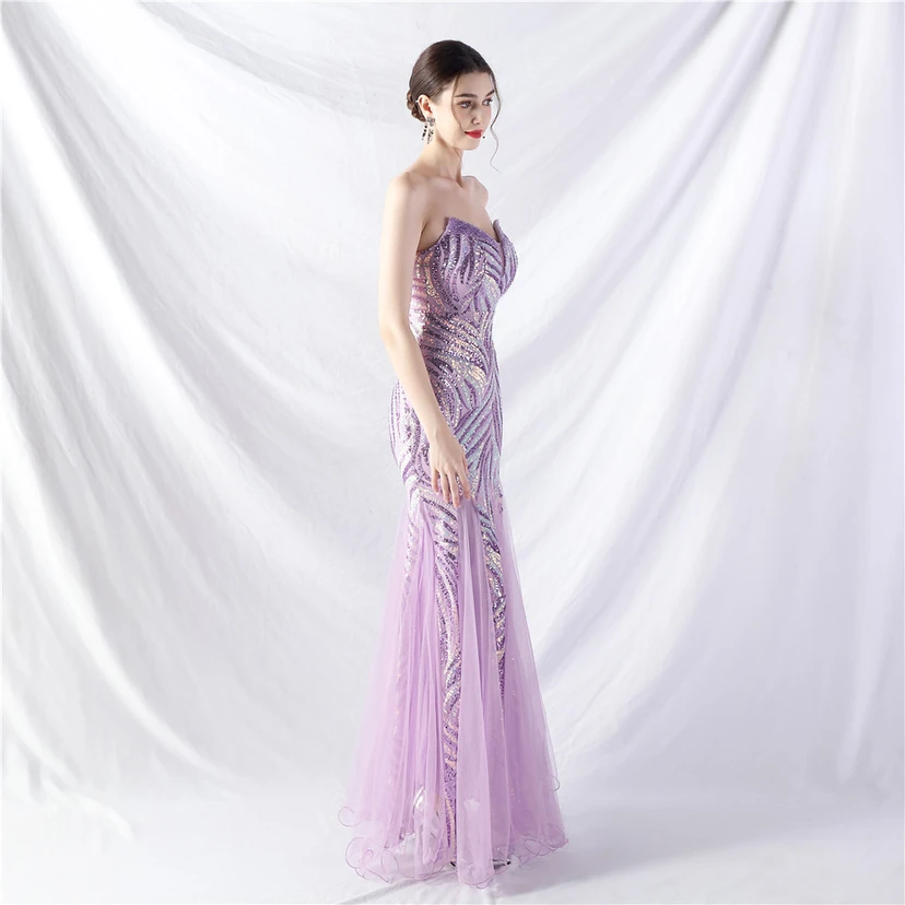 Schwer gearbeitetes, perlenbesetztes Abendkleid aus Netzgewebe mit superdichter Paillettenbesatz view 49