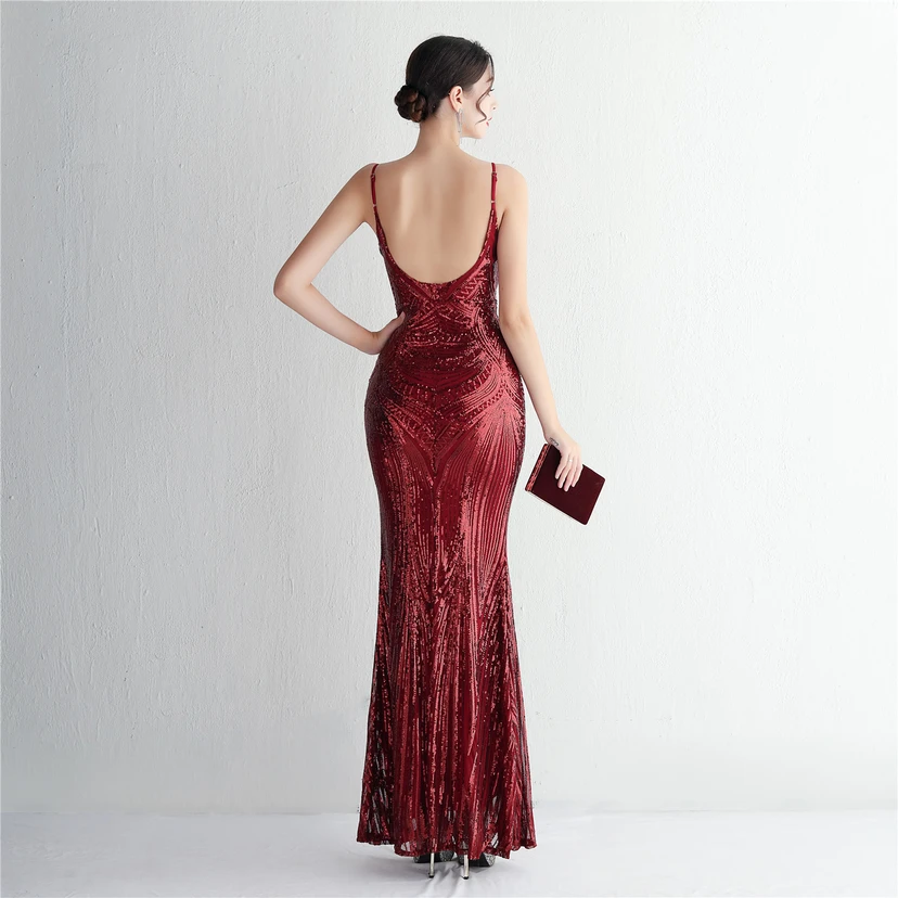 Vestido largo de noche con lentejuelas y tirantes de flores, ajustado, elegante y de estilo sofisticado. view 64