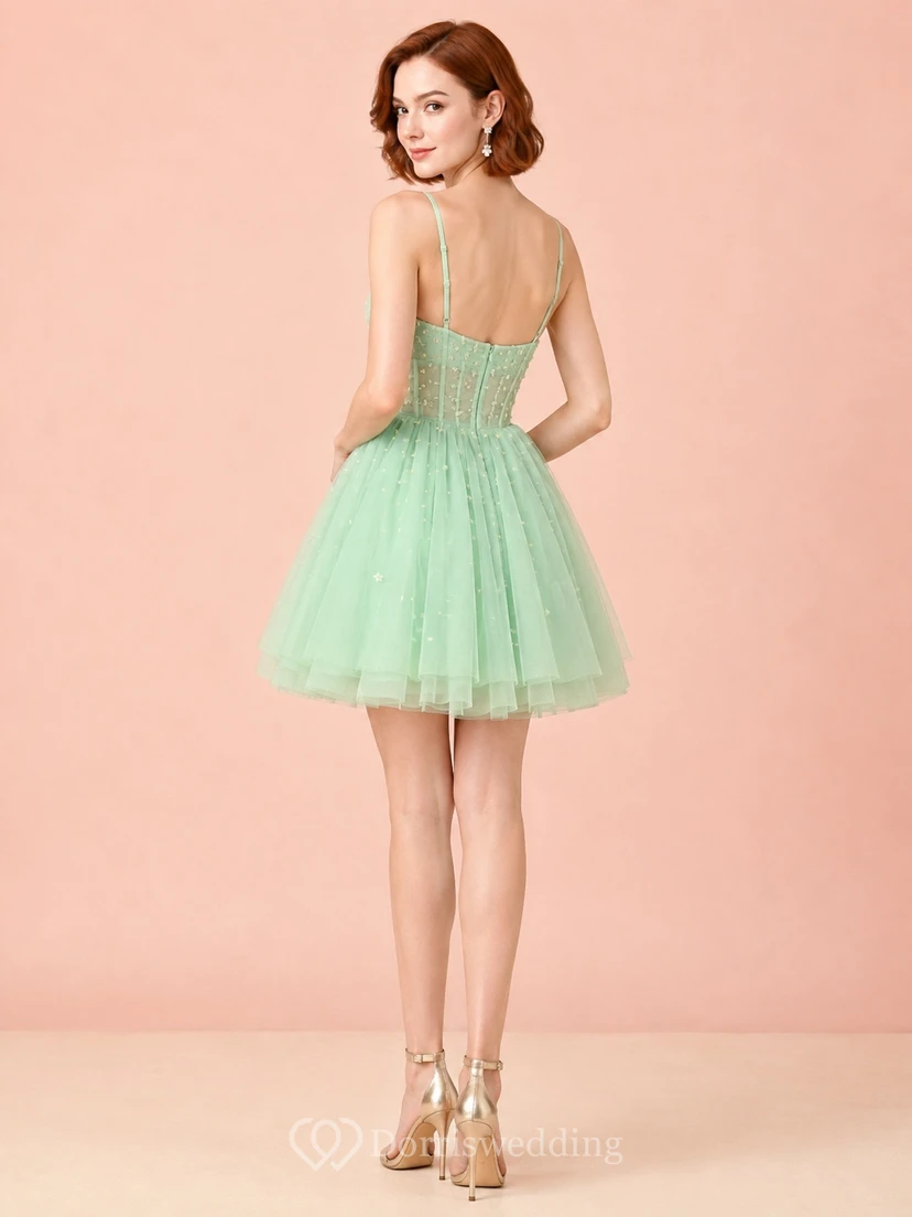 Robe courte vert menthe pastel avec détail de fleur en perles et ourlet évasé view 2