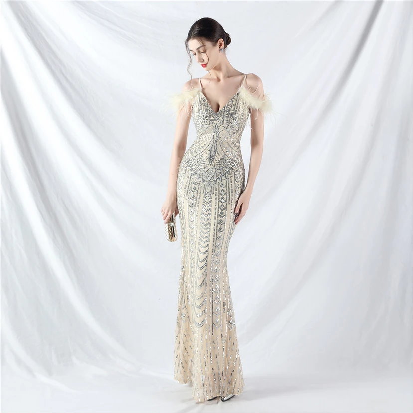 Robe de soirée haut de gamme ornée de perles florales et de plumes d'autruche. view 73
