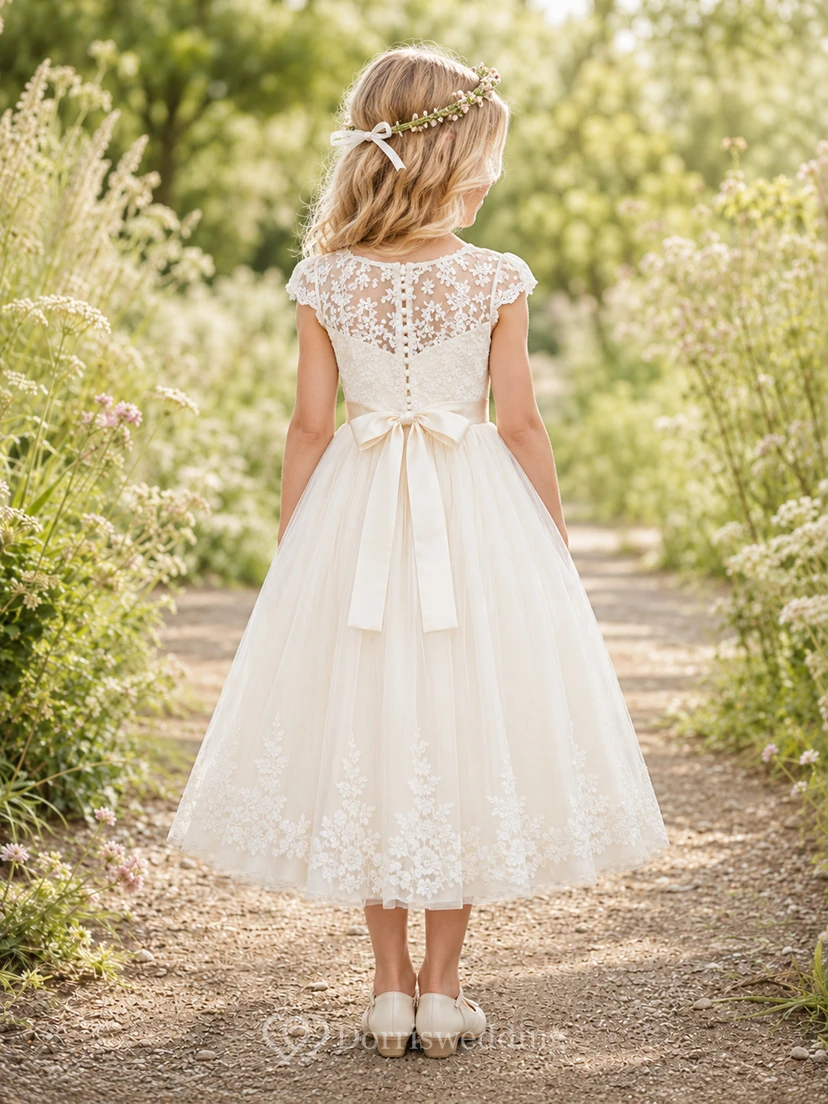 Romantisches Blumenmädchen-Gartenkleid aus Tüllspitze mit Teelänge und kurzen Ärmeln aus floralem Spitzenstoff view 2