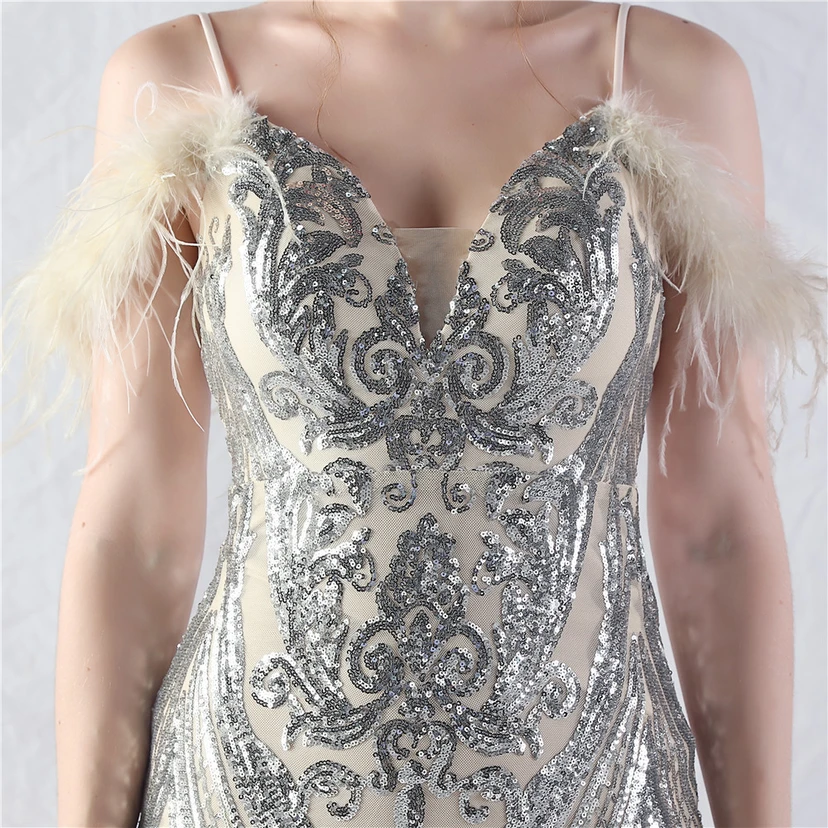 Robe de danse artisanale en filet rigide orné de plumes d'autruche, de perles et de fleurs, confectionnée en maille. view 67