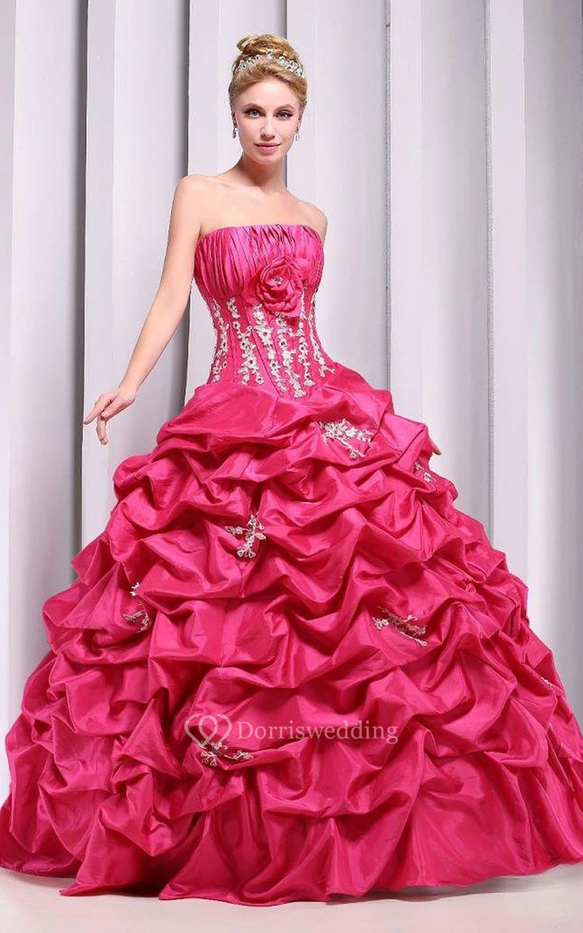 Trägerloses Ballkleid mit Rüschen und Blumenapplikationen view 6