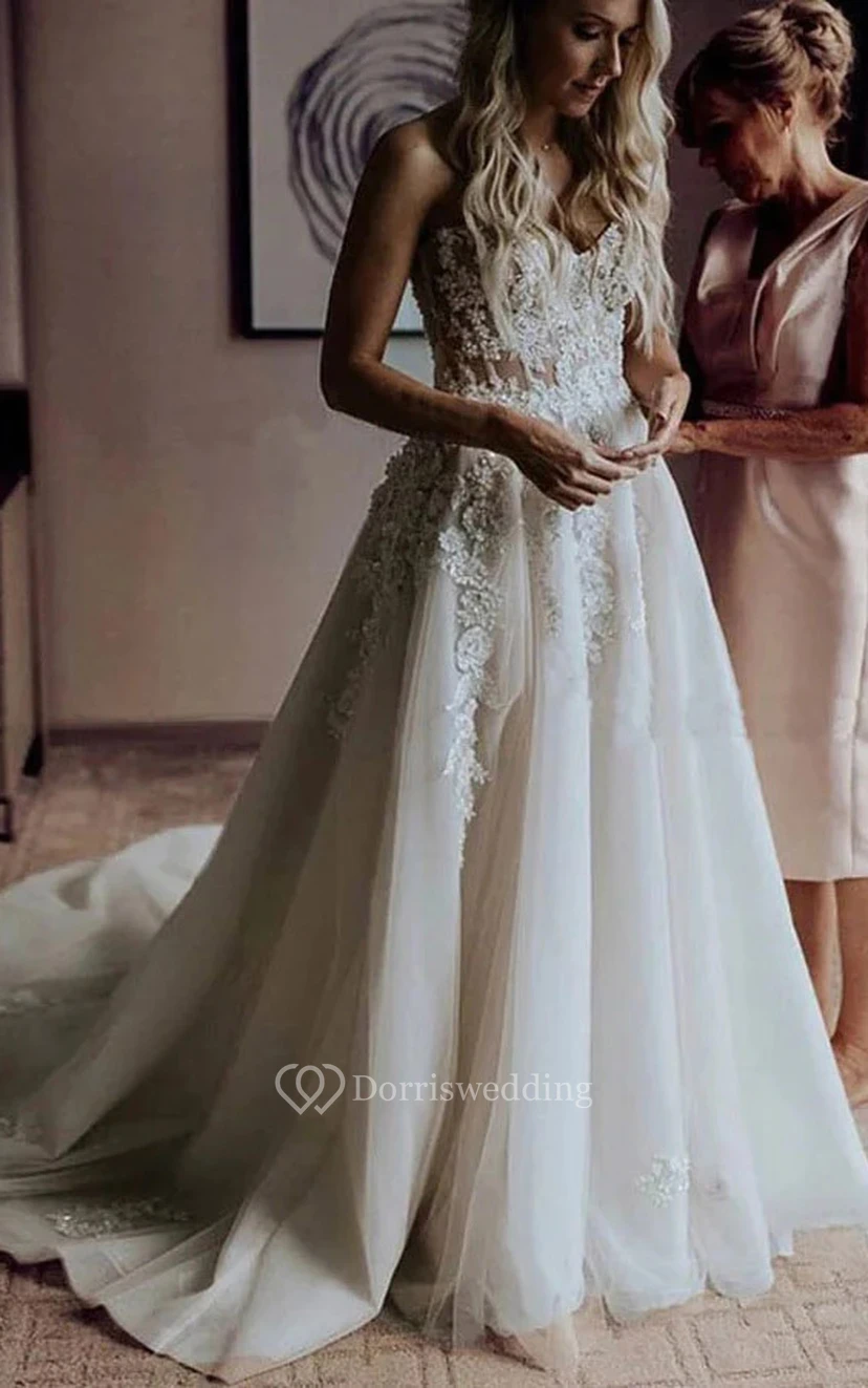 Robe de mariée champêtre en tulle fluide à décolleté cœur et dos nu view 3