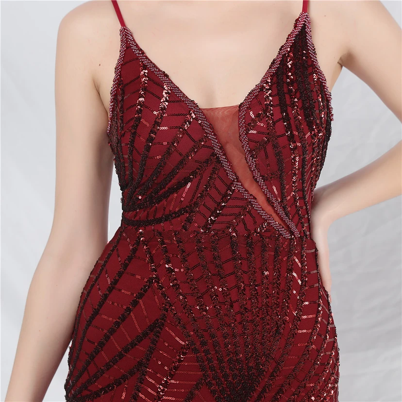 Robe de soirée longue à bretelles en maille transparente ornée de perles et de sequins view 8
