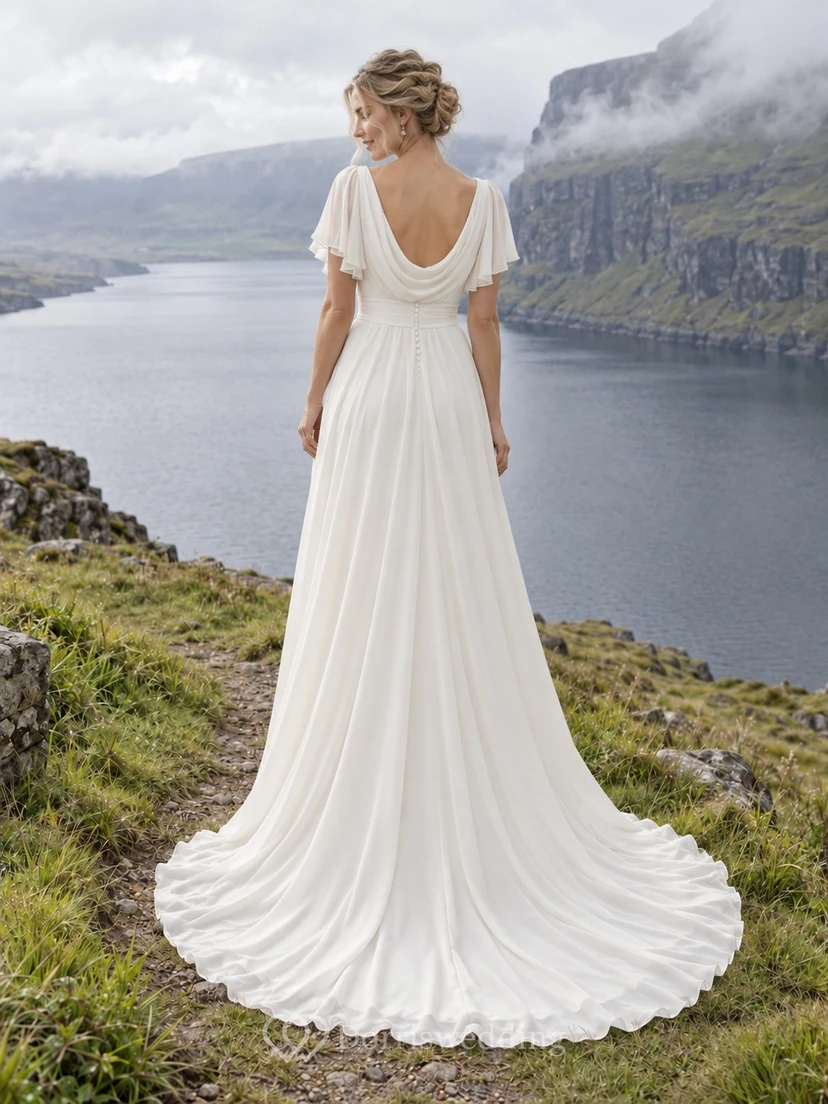 Vestido de novia sencillo de gasa con escote drapeado, mangas con volantes, corte en A, cinturilla y cola. view 2