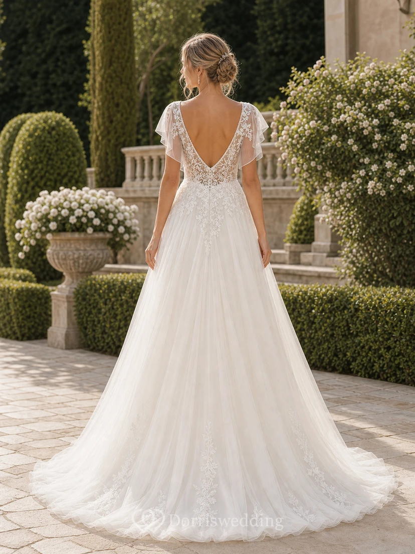 Robe de mariée bohème trapèze avec manches papillon et corsage en dentelle view 4