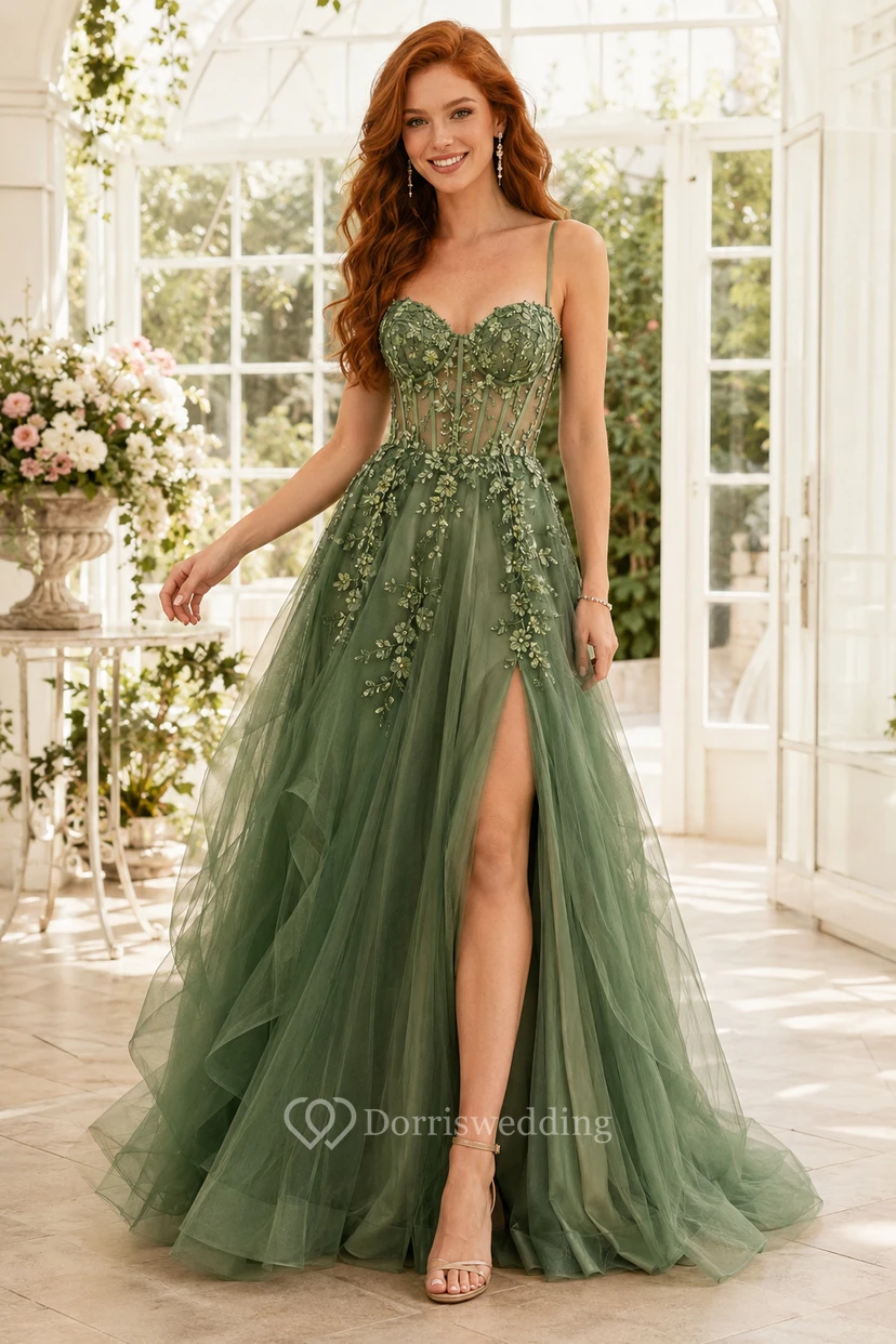 Salbeigrünes Tüll-Abendkleid in A-Linie mit floralen Applikationen und Schlitz für Abschlussball und formelle Empfänge