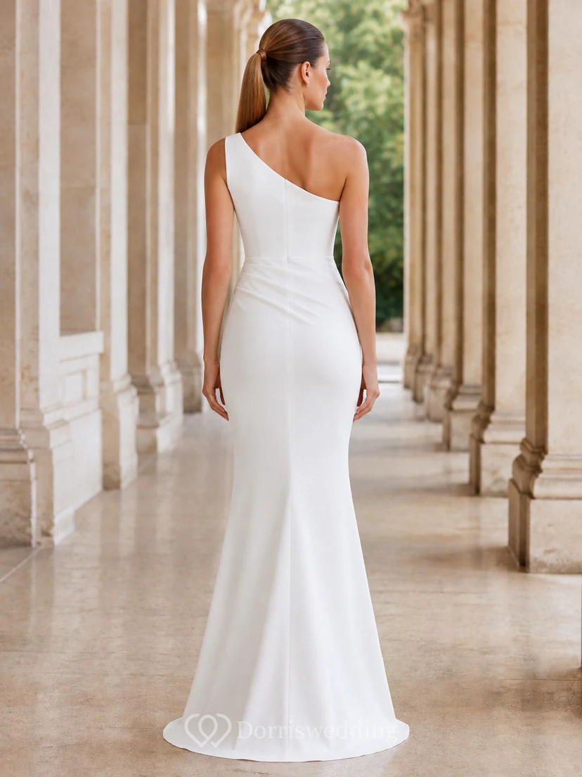 Robe de mariée sirène moderne asymétrique sans manches en jersey, longueur au sol. view 2