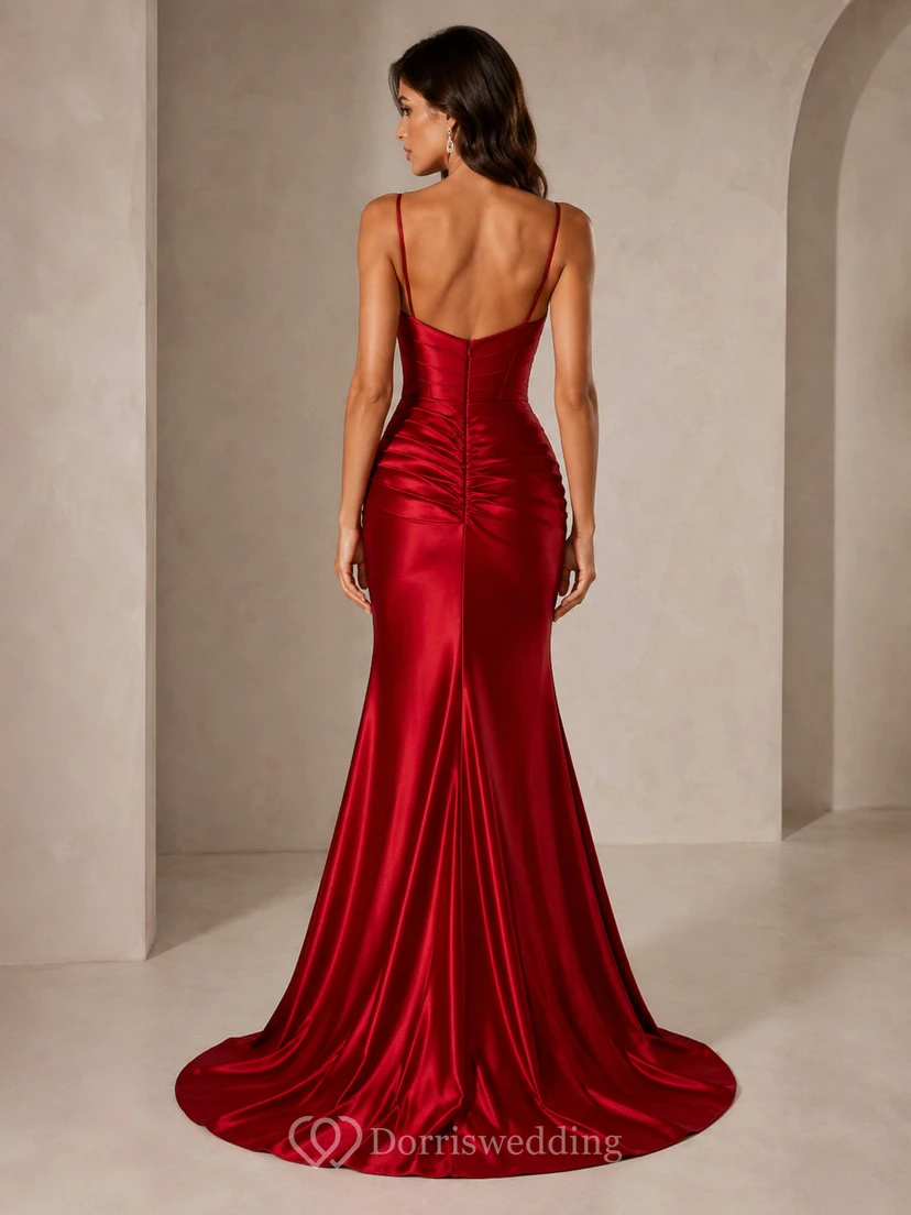 Robe de soirée sirène en satin, décolleté cœur, sans manches, fendue sur le devant et froncée, longueur au sol. view 2