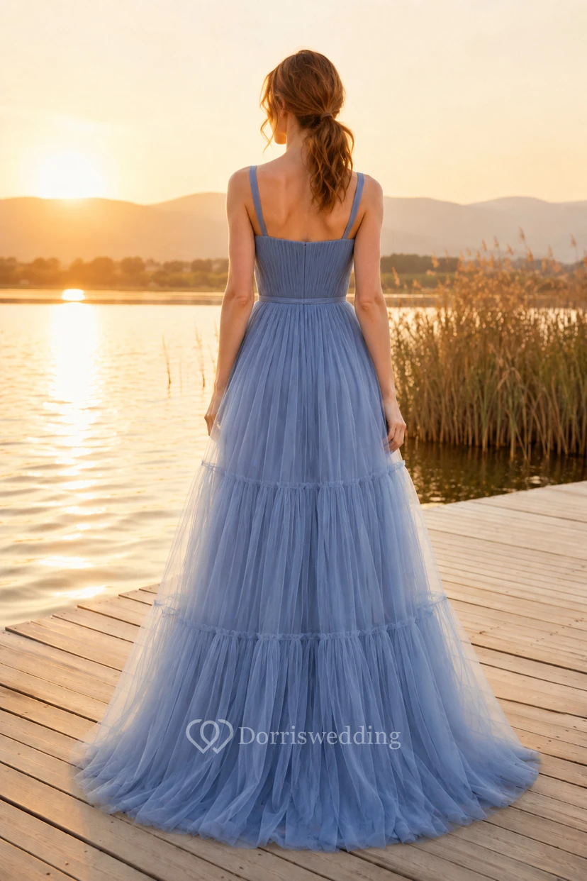 Robe de soirée bleu acier en tulle, col carré, coupe trapèze, jupe à volants au sol view 2