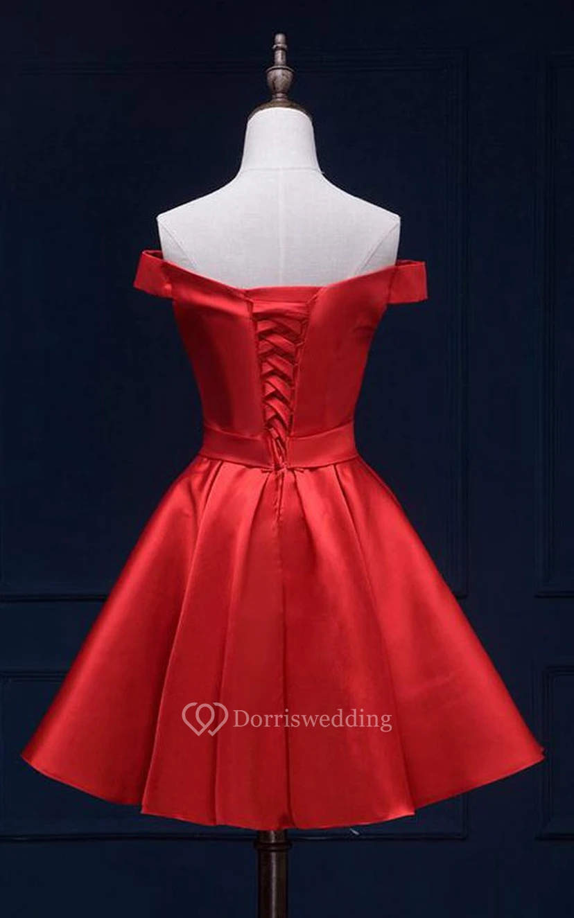 Schulterfreies, herzförmiges A-Linien-Kurzkleid aus Satin view 2