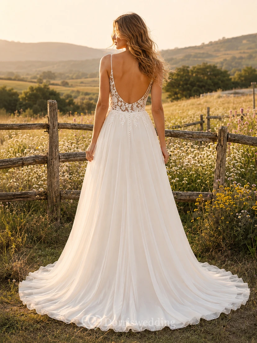 Vestido de novia campestre de gasa y encaje, corte A, escote en V, sin mangas, cola de capilla, espalda baja en V. view 2