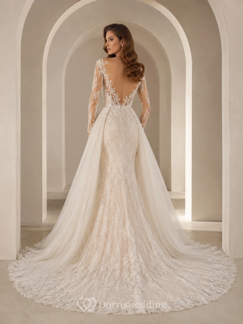 Robe de mariée sirène en dentelle épurée, décolleté en V profond, manches longues, traîne chapelle, ornée d'appliques, idéale pour une salle de bal. view 2