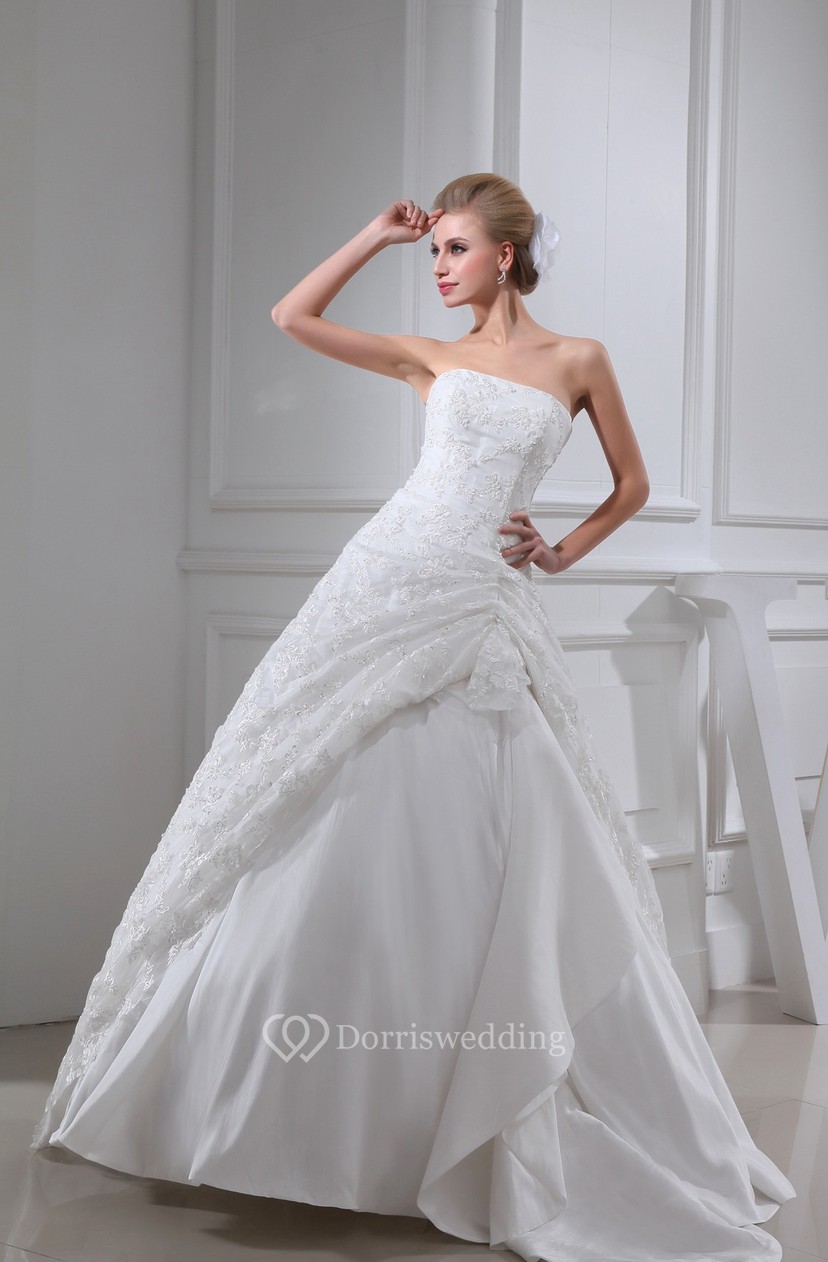 Sleeveless Appliqued Side Draping And Ball Gown With Ruching