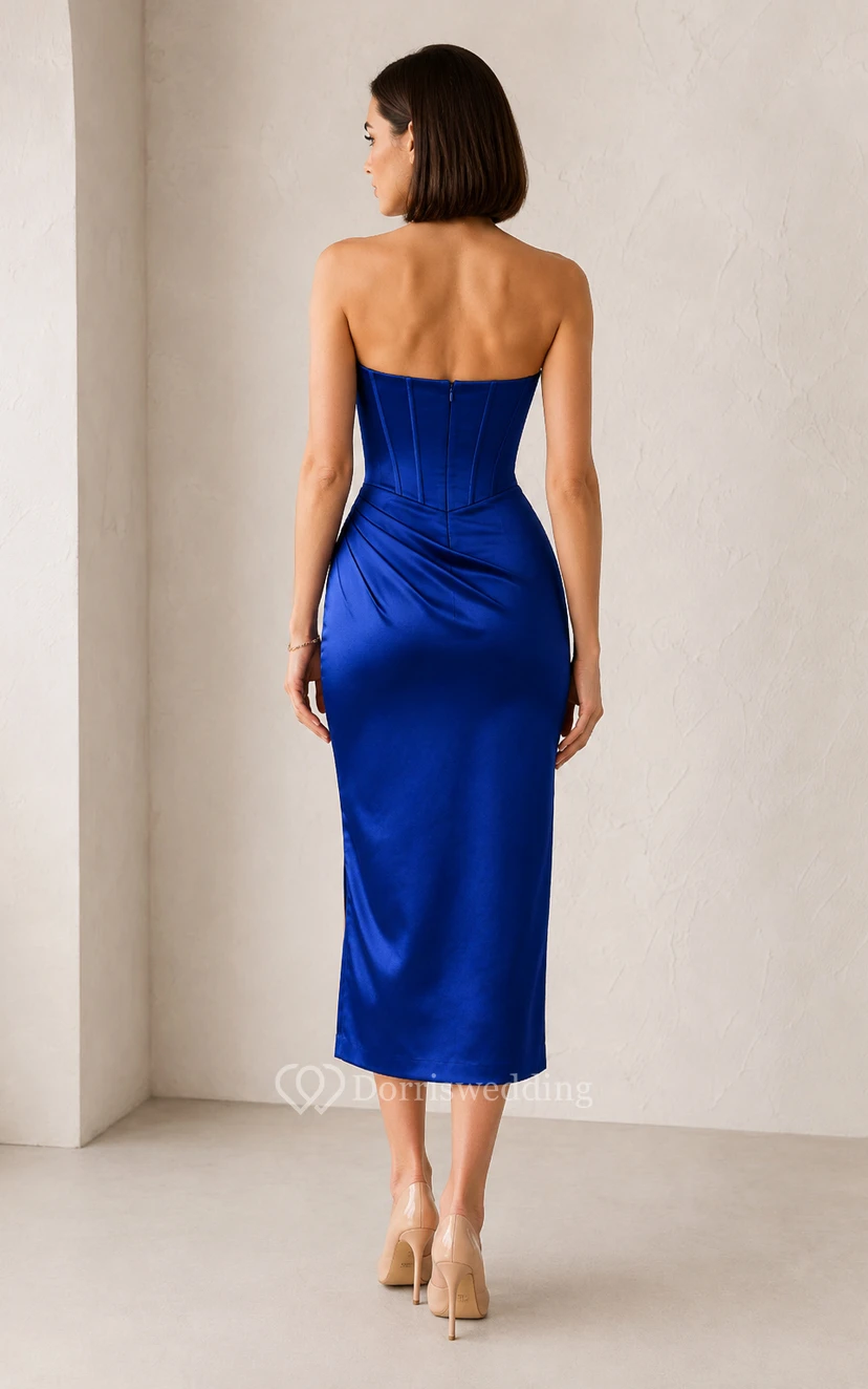 Vestido de cóctel midi de satén azul marino sin tirantes con escote corazón, ideal para damas de honor, invitadas de boda y eventos formales de noche. view 2