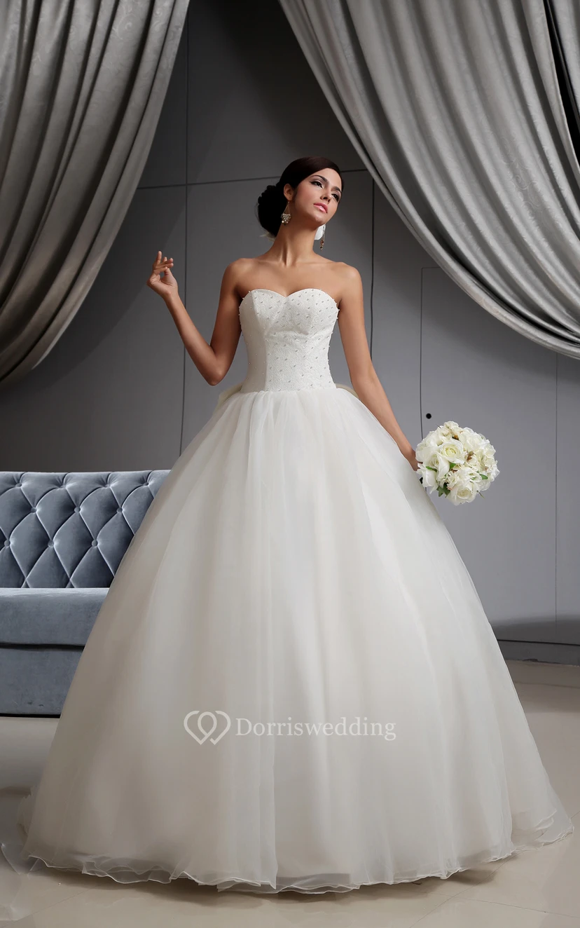 Sweetheart A-Line Ball Gown With Corset-Back and Bow