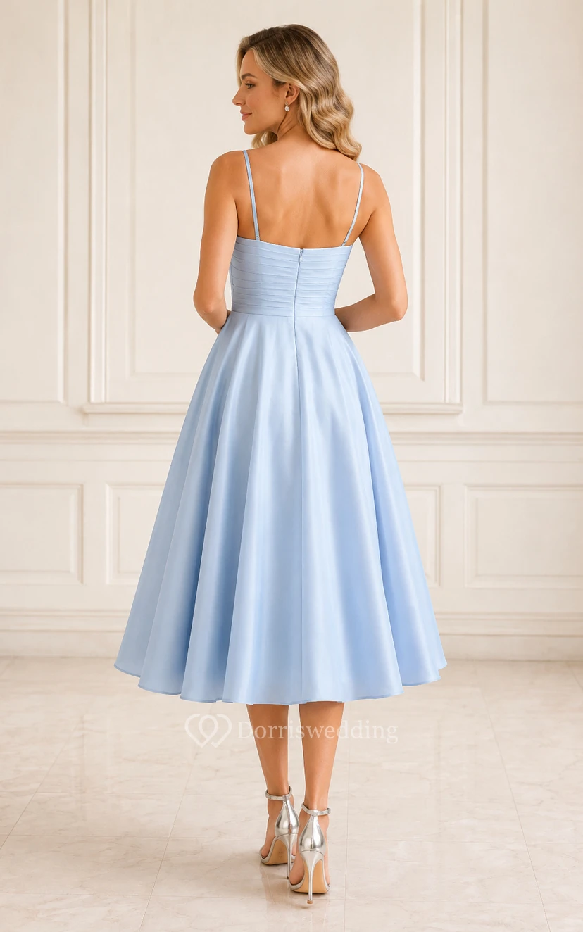 Himmelblaues A-Linien-Kleid aus Satin mit Spaghettiträgern in Teelänge für den Homecoming-Ball view 2