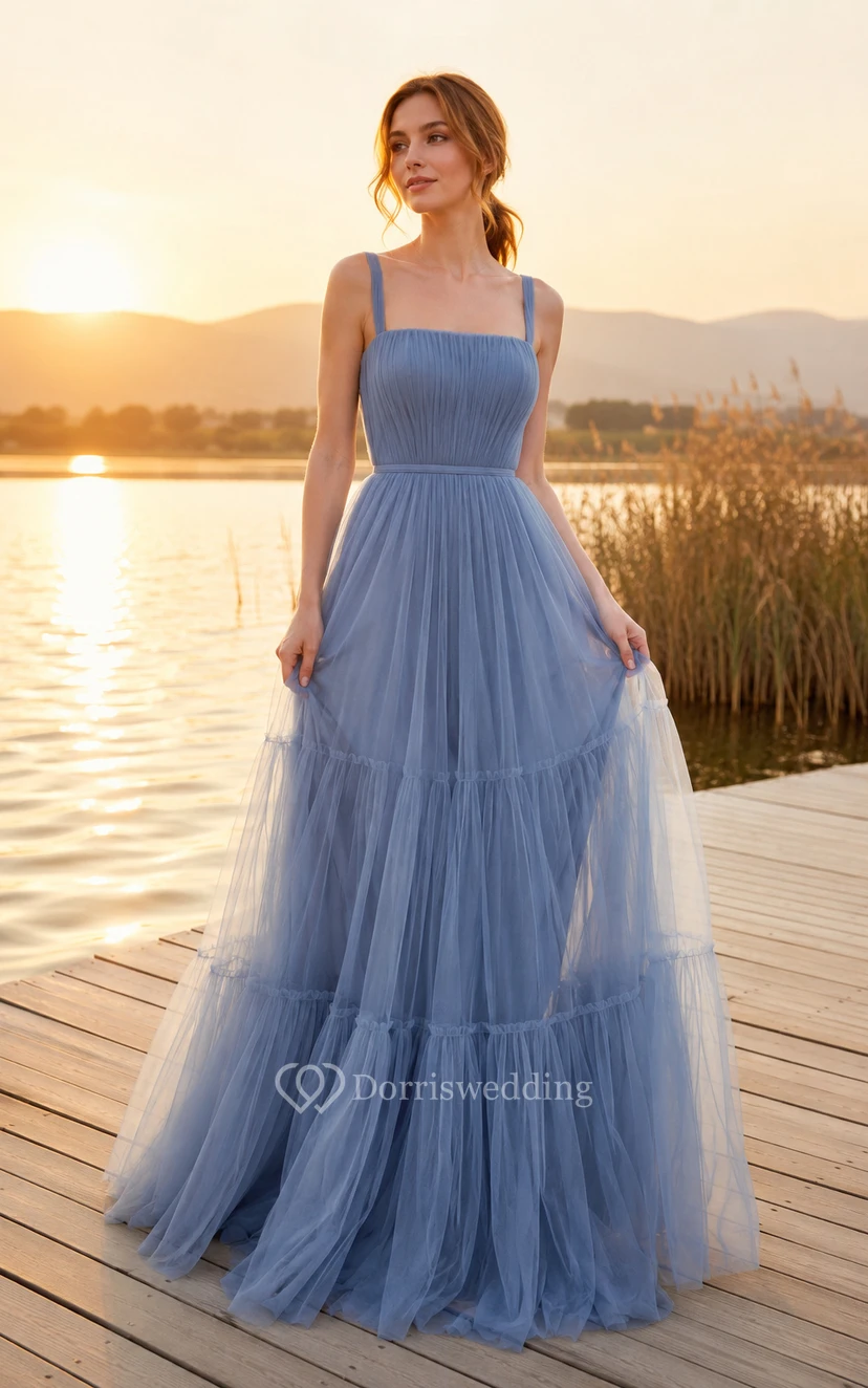 Stahlblaues, elegantes A-Linien-Kleid aus Tüll mit eckigem Ausschnitt und gestuftem Rock