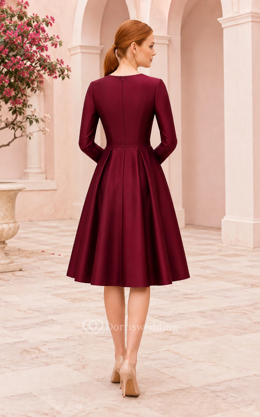Robe d'invitée bordeaux en satin, coupe trapèze, manches longues, longueur genou, col rond, col rond view 2
